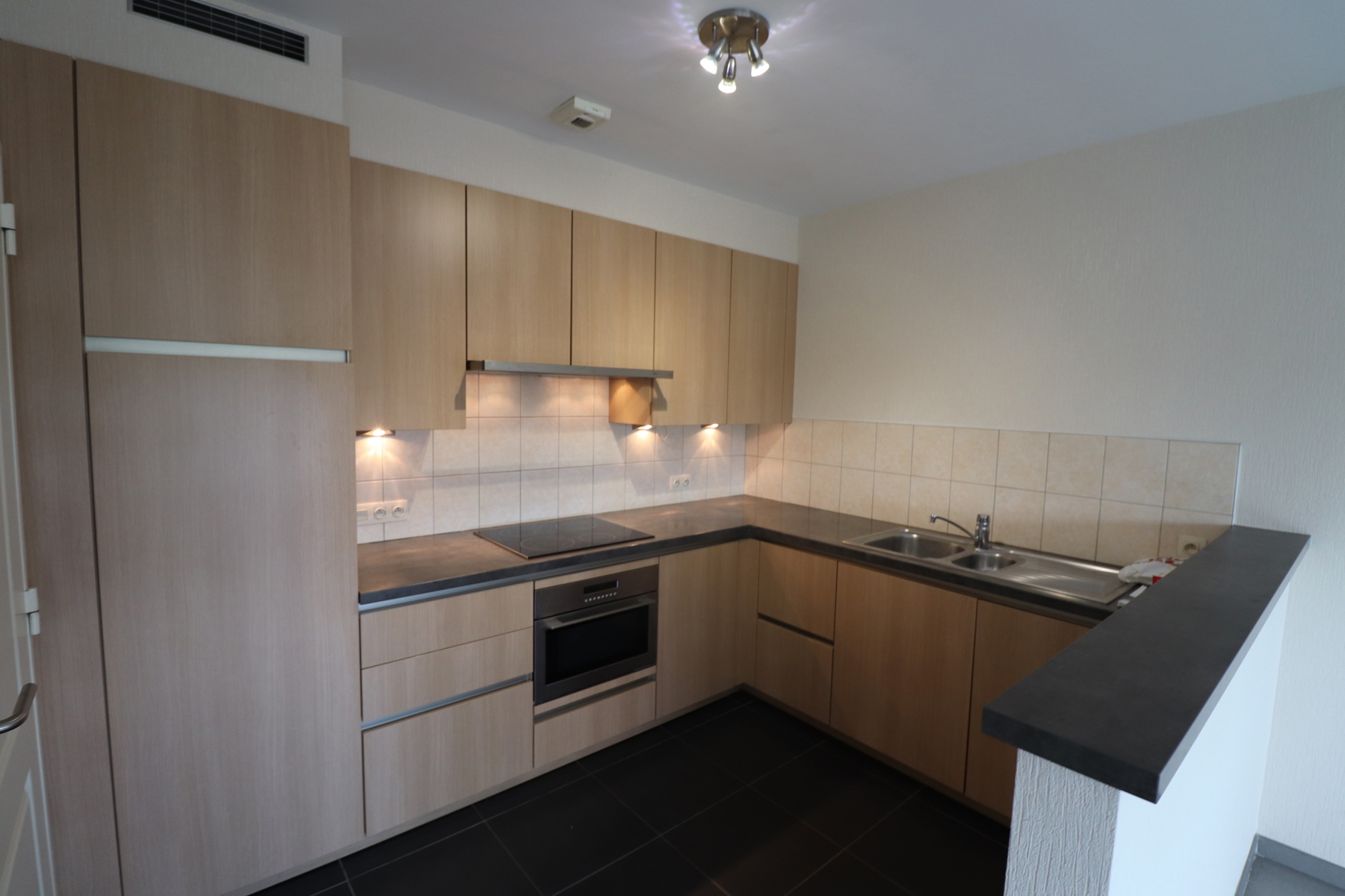 Een appartement op de eerste verdieping - met terras, kelderberging en garage - foto 4