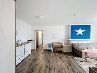 Layout:- Entrance hall- Spacious living room- Kitchen with sink and new stove (2025) The kitchen is in need of innovation- Storage (adjacent to...