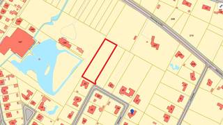 Lot 1 van Verkaveling Bosdreef, residentieel gelegen in een bosrijke omgeving, vlakbij het centrum van Oud-Turnhout en de autosnelweg E34 (Eindhoven - Antwerpen). Lot 1 heeft een oppervlakte van 5.310 m² met een straatbreedte van 44,92 meter en een diepte van 125,33 meter. De bouwgrond is geschikt voor het oprichten van een open bebouwing voor ééngezinwoning met maximum 2 bouwlagen en een dakverdieping.<br /><br />Gelegen in woonparkgebied en in een goedgekeurde verkaveling. Verkavelingsvoorschriften op eenvoudig verzoek te bekomen via ons kantoor. <br /><br />Vrij van bouwverplichting: u bouwt wanneer en met wie u wenst. <br /><br />Voorzieningen: De straat is verhard met asfalt en uitgerust met de volgende nutsvoorzieningen: riolering, water, electriciteit, gas, TV-distributie, telefoon, openbare verlichting.