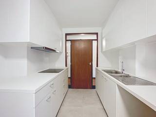 Dit appartement is slim ingedeeld om elke vierkante meter optimaal te benutten. De grote raampartijen in de leefruimte trekken het unieke...