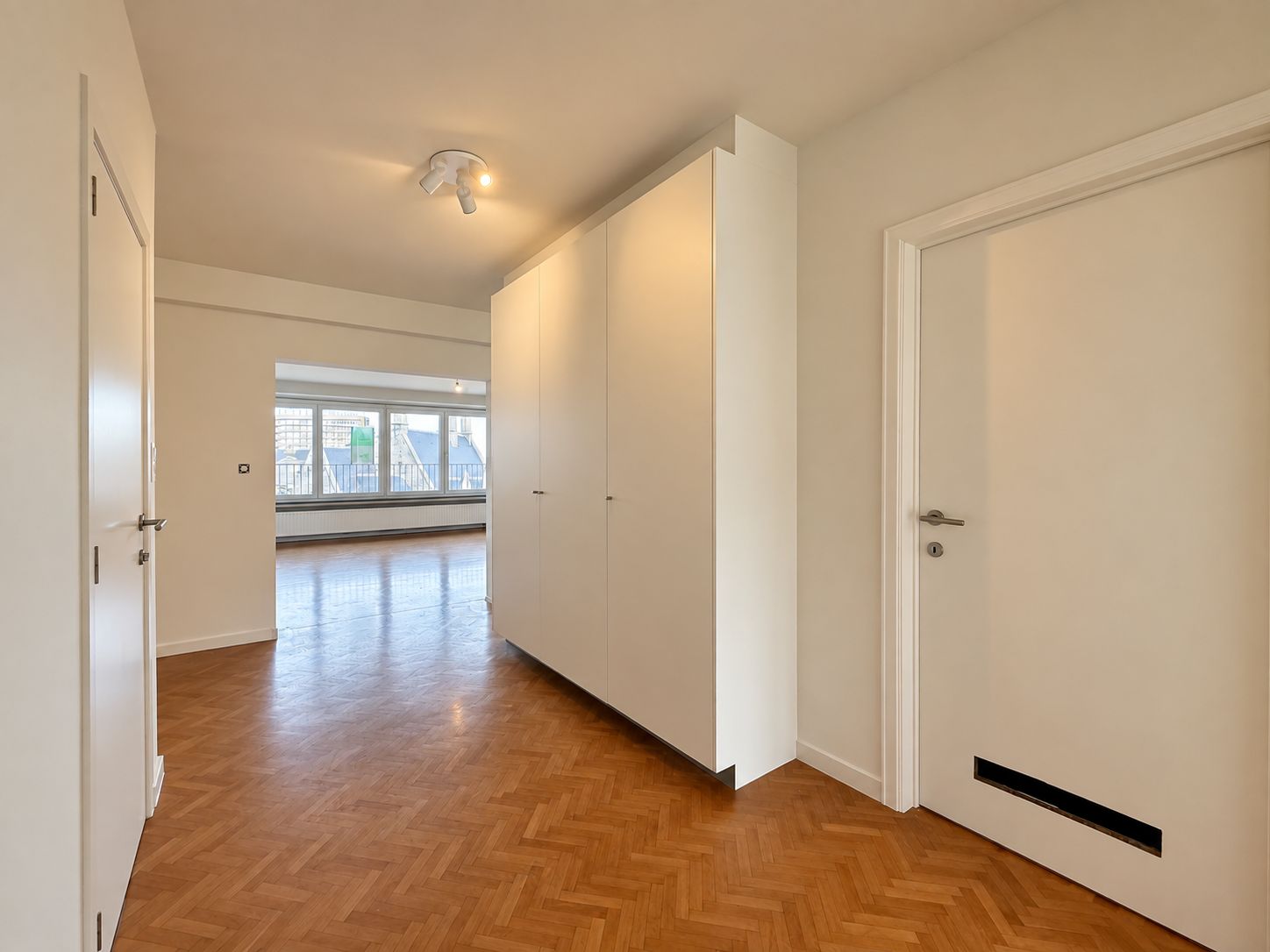 Gerenoveerde 2-slaapkamerpenthouse te huur vlakbij Sint-Baafsplein! - foto 2