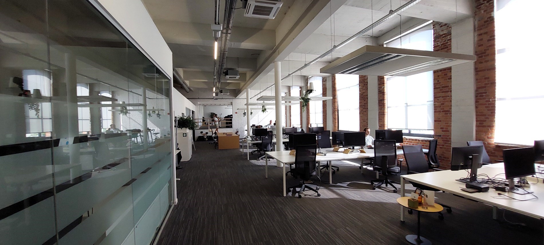 Top afgewerkt kantoor van 530m² nabij de Leieboorden - parking beschikbaar - foto 2