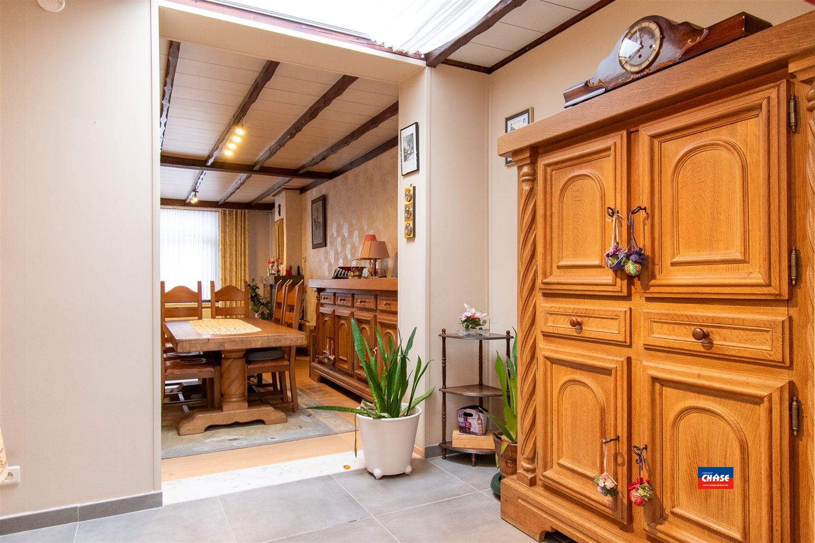 Op te frissen rijwoning met 4 slaapkamers op een rustige locatie - foto 4