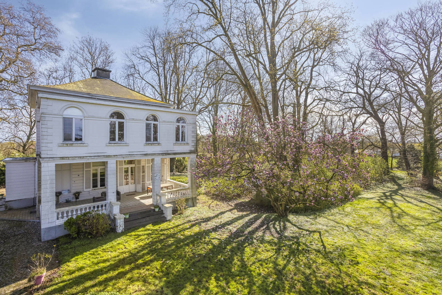 VILLA MET KOETSHUIS EN LANDGOED IN TIENEN - foto 1