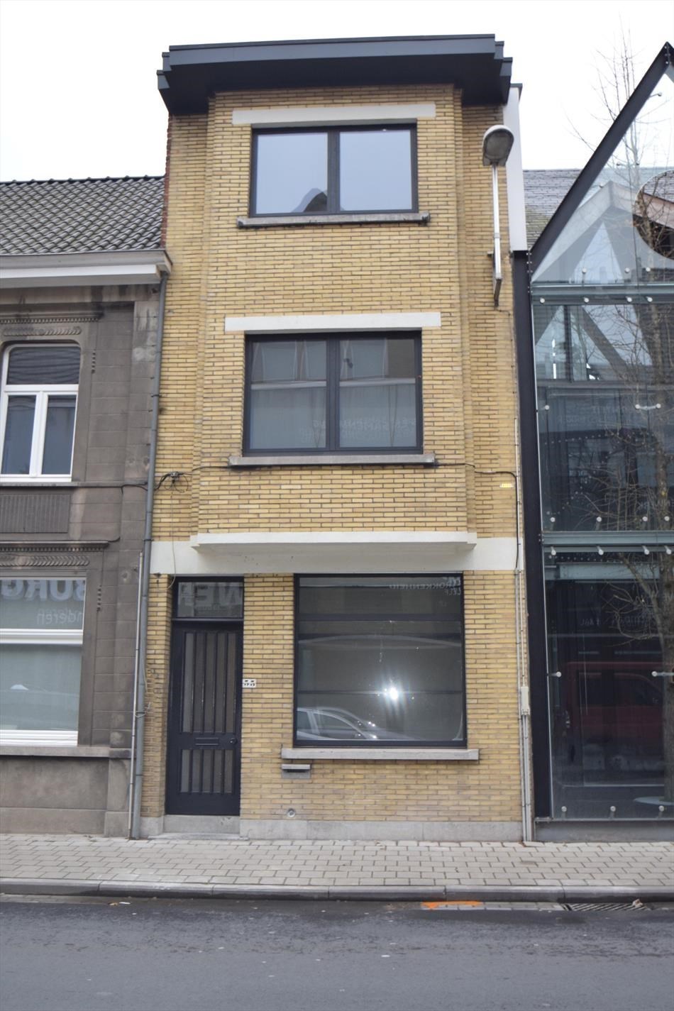 Ruime woning nabij Sint-Amandsplein, 3 slaapkamers - foto 1