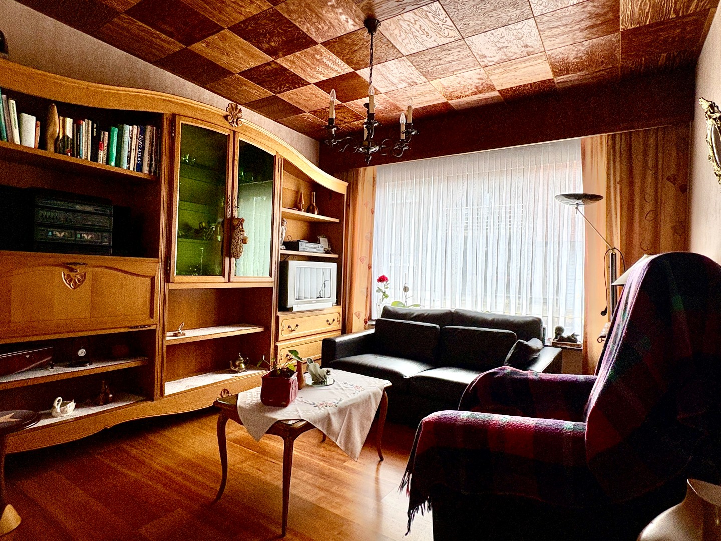 Woning met betonstructuur voorzien van garage, tuin en 3 slks te Kuurne. - foto 4