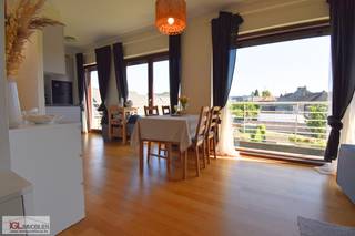 Immo Groot Leeuw stelt u dit prachtige, recent gerenoveerde duplex appartement voor, gelegen in het hart van Halle. Het appartement is...