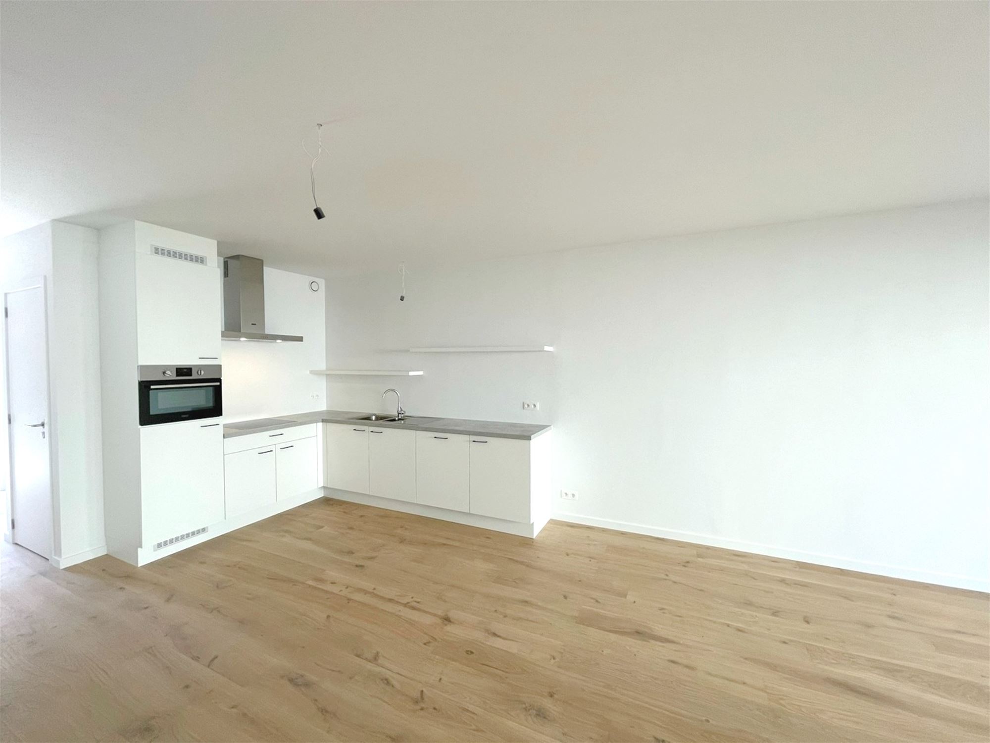 GELIJKVLOERS APP. MET 2 SLKS + RUIM TERRAS - foto 3