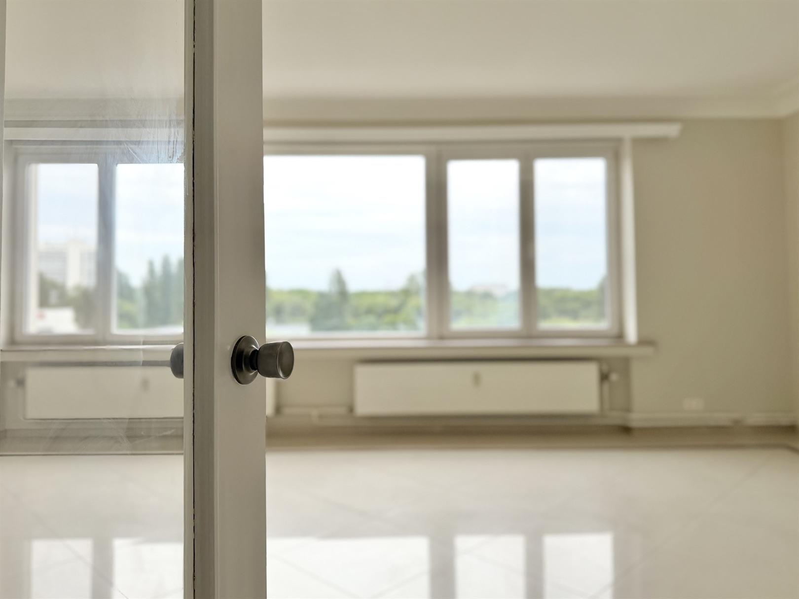 Jan Van Rijswijcklaan ∣ Volledig gerenoveerd appartement + P - foto 4