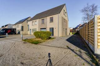 Heeft u vragen of wenst u een bezoek in te plannen? Neem gerust contact op met Erik via erik@copandi.be of via 0497/530796.GelijkvloersDe woning...