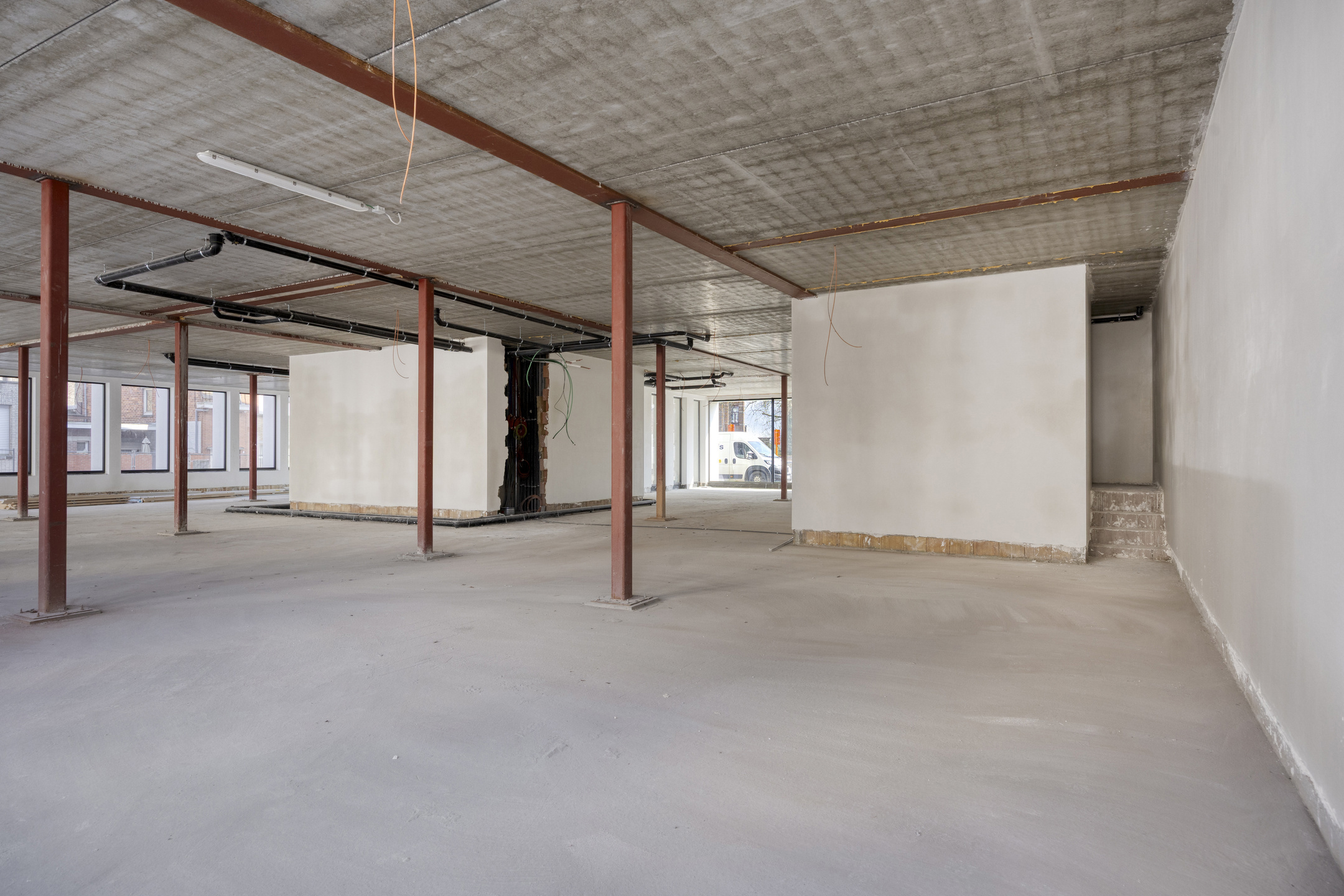 Handelsgelijkvloers met veel daglicht en topvisibiliteit! - foto 4