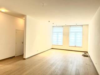 Dit mooie appartement is gelegen op de Grote Markt in Tongeren.  Midden in de stad maar met een autostaanplaats.Alle winkels in de nabijheid.Het...
