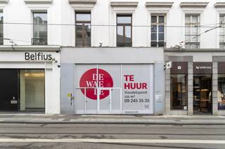 Ben je op zoek naar een commerciële ruimte in het commerciële en historische centrum van Gent?Dit pand biedt de perfecte uitvalsbasis voor...