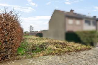 Prachtig perceel bouwgrond voor halfopen bebouwing, gelegen op een ware A-locatie te Duffel-West. Dit mooie, perfect noordoost georiënteerde perceel...