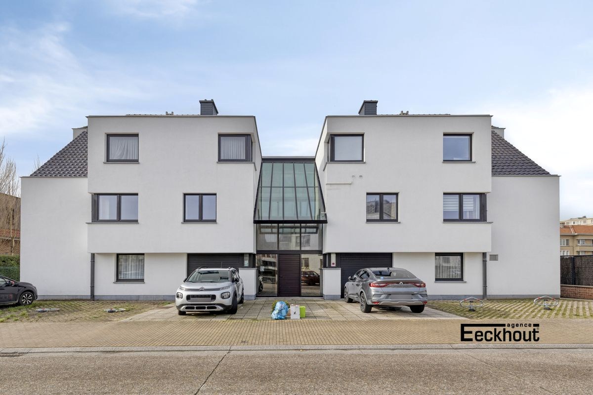 Gerenoveerd appartement met uitzonderlijk groot terras en inpandige garage! - foto 2