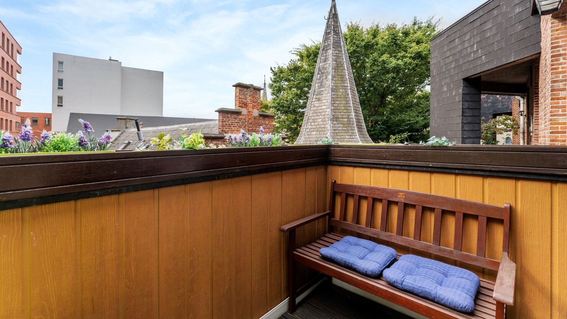 Lichtrijk appartement met veelzijdige aansluitende studio - uitzonderlijk potentieel - foto 4