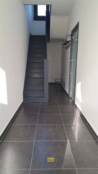 In een autoluwe woonwijk op wandelafstand van Schoten centrum en Schoten Vaart bieden wij u deze instapklare woning.Deze woning is prima onderhouden...