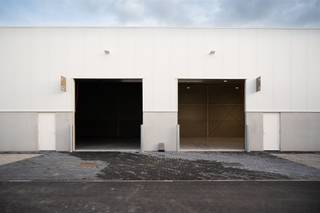 Deze loods is gelegen op de volledig nieuwe Piepelboom site.  Huurprijs bedraagt 1.365 EUR per maand.Deze loods heeft een strategische ligging  pal...