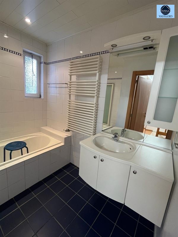 MAISON COMMERCIALE ET APPARTEMENT DE 5 CHAMBRES - photo 5