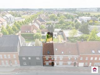 Instapklare gezinswoning met grote tuin in het hart van MeulebekeDeze verzorgde woning op een perceel van 275 m² geniet van een uitstekende ligging...