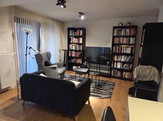 <p><span>Dit trendy appartement situeert zich op een boogscheut van het centrum.</span></p><p><span>Het appartement omvat een inkomhal met gastentoilet, een living met luxe keuken voorzien van alle comfort.<br />Daarop volgend een badkamer met bad en douche, 2 slaapkamers + terras.<br />In de kelder is een ruime berging voorzien.</span></p><p><span>Het appartement is van gordijnen en lichtarmaturen voorzien.</span></p><p><span>Onmiddellijk beschikbaar.</span></p><p><span>Interesse? <br />Vraag uw bezoek aan via de website. </span></p><p><span><br /></span><span> </span></p>