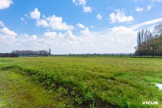 Nog 2 woningen en 1 bouwgrond te koop!Ontdek de perfecte harmonie tussen modern wonen en landelijke charme in onze nieuwe verkaveling in de...