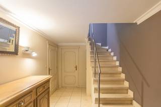 <strong>Residentieel gelegen woning</strong> (St- Pius-X wijk)met 3 slaapkamers, bureau, ruime garage, leuke tuin <strong>op wandelafstand van de Leie</strong>....(zonnepanelen, thuisbatterij, elektr. goedgekeurd, energielabel C...)