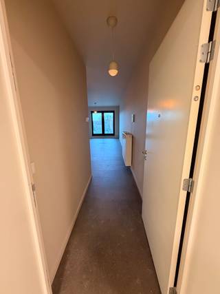 Instapklaar 1-slaapkamerappartement met groot terras – LierOp de 4de verdieping van een recent gebouw (2016) bevindt zich dit gezellige en volledig...