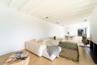 A LOUER: Ferme exceptionnelle et entièrement restaurée faisant partie du patrimoine historique, sur un terrain de 2007m² avec des finitions...