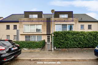 Knap dakapppartement te Sint-Katelijne-Waver. Dit verrassend ruime appartement is voorzien van alle moderne comfort, waaronder airco in living en...