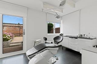 Positief EPC label (label C), Asbestveilig en conforme elektrische keuringCentrale ligging vlakbij centrum Sint-NiklaasVeel mogelijkheden met...