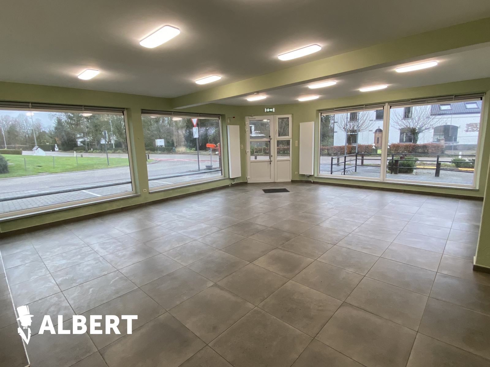 Handelspand met 74 m² commerciële- en 33 m² kelderruimte. - foto 2