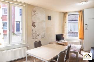 Deze compacte gelijkvloers appartement is gelegen op wandelafstand van het historisch centrum van Gent, vlak bij de Leie en biedt een...