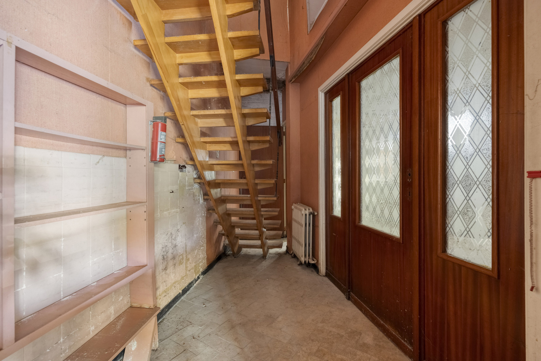 Handelspand met woonst met zeer veel visibiliteit - foto 4