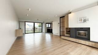CHATGPT ZEI:In het hart van Zolder bevindt zich dit warm en gezellig gerenoveerd huurappartement, dat in 2017 een volledige opknapbeurt kreeg...