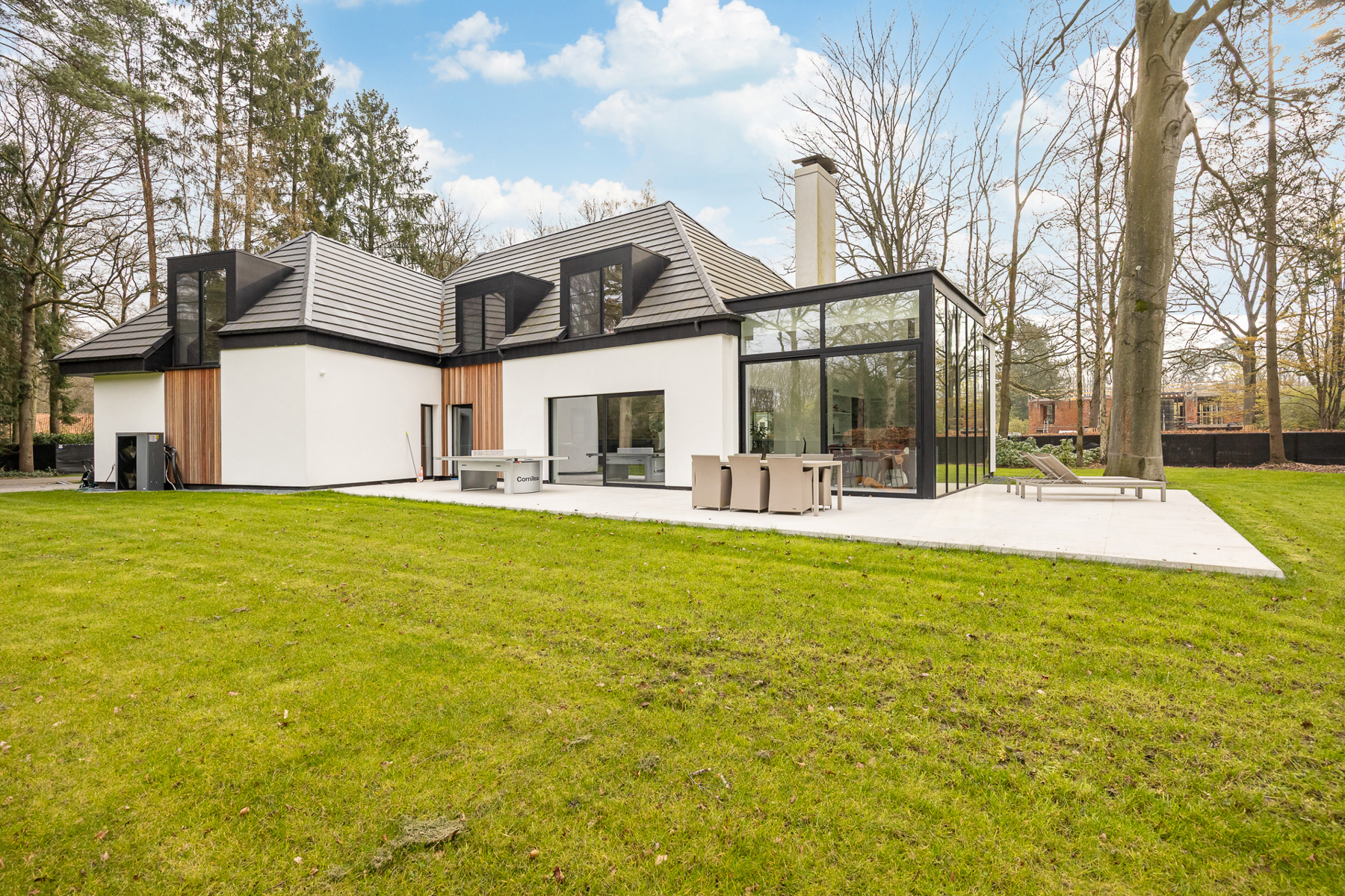 Luxueuze vernieuwbouwvilla met high-end afwerking - foto 2