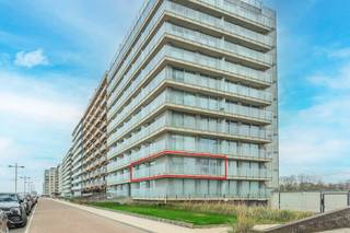 Bright corner apartment with 1 bedroom with frontal sea view and side view of the dunes for sale in Middelkerke. You are on the first floor of...