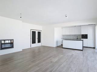Dit recent gerenoveerde appartement in Beveren centrum staat klaar voor verhuur. De perfecte keuze voor wie comfortabel wil huren in een bruisende omgeving. Het pand is in 2026 gerenoveerd en biedt alle moderne gemakken.<br /><br />De indeling van het appartement in Beveren is als volgt:<br /><br />- Inkomhal<br />- Lichtrijke leefruimte<br />- Open, ingerichte keuken<br />- Nachthal<br />- Slaapkamer 1 <br />- Slaapkamer 2<br />- Slaapkamer 3<br />- Toilet<br />- Badkamer met dubbele lavabo en inloopdouche<br />- Berging<br />- Gemeenschappelijke fietsenberging <br /><br />Het appartement, ideaal gelegen in het centrum van Beveren, is zeer goed bereikbaar. In de nabije omgeving vind je scholen, winkels en openbaar vervoer. Deze unieke vastgoedkans biedt je een zorgeloze woonervaring. <br /><br />Het appartement is beschikbaar vanaf 1 september 2026.<br />De algemene kosten bedragen 45,00 euro/maand. <br /><br />Om een bezoek te brengen vragen wij vooraf uw huurprofiel aan te maken als volgt: ga naar het pand op onze website: www.dewaele.com. Bij het pand ziet u een rode knop "bezoek aanvragen". Als u daar klikt, kan u het huurprofiel aanvullen.