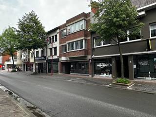 Dit goed onderhouden appartement is uitstekend gelegen in het centrum van Aalter, op een steenworp afstand van diverse winkels, gezellige...