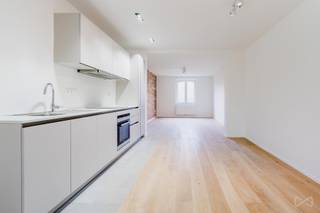 TEL: 0456 12 69 85 - MAIL: clara.jacquy@weinvest.beDit appartement van 83 m2 is gelegen in het project Utopia by Godin, op de derde verdieping. Het...