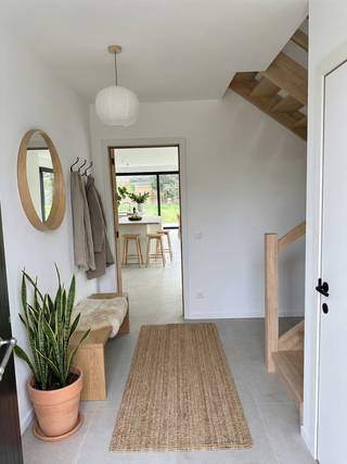 LOT 2Deze stijlvolle nieuwbouwwoning is gelegen op een rustige locatie in Kapellen. De woning wordt volledig afgewerkt en gebouwd volgens de...