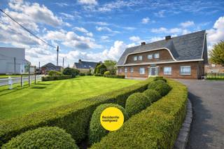 Welkom in deze ruime en charmante alleenstaande villa, prachtig gelegen op een perceel van 4.119 m² met een adembenemend landelijk uitzicht...