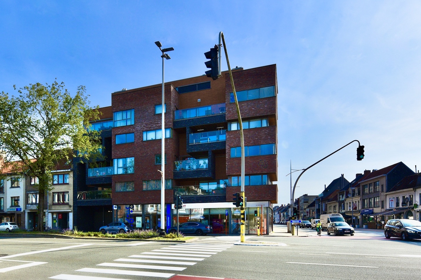 Centraal gelegen ondergrondse garagebox mét 2 motostaanplaatsen - 24.045,00€ excl btw - foto 2