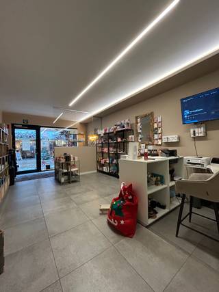 Zeer mooi ingericht handelspand te huur gelegen op een goede locatie in het centrum van Aarschot nabij de Grote Markt. Het pand ligt op...