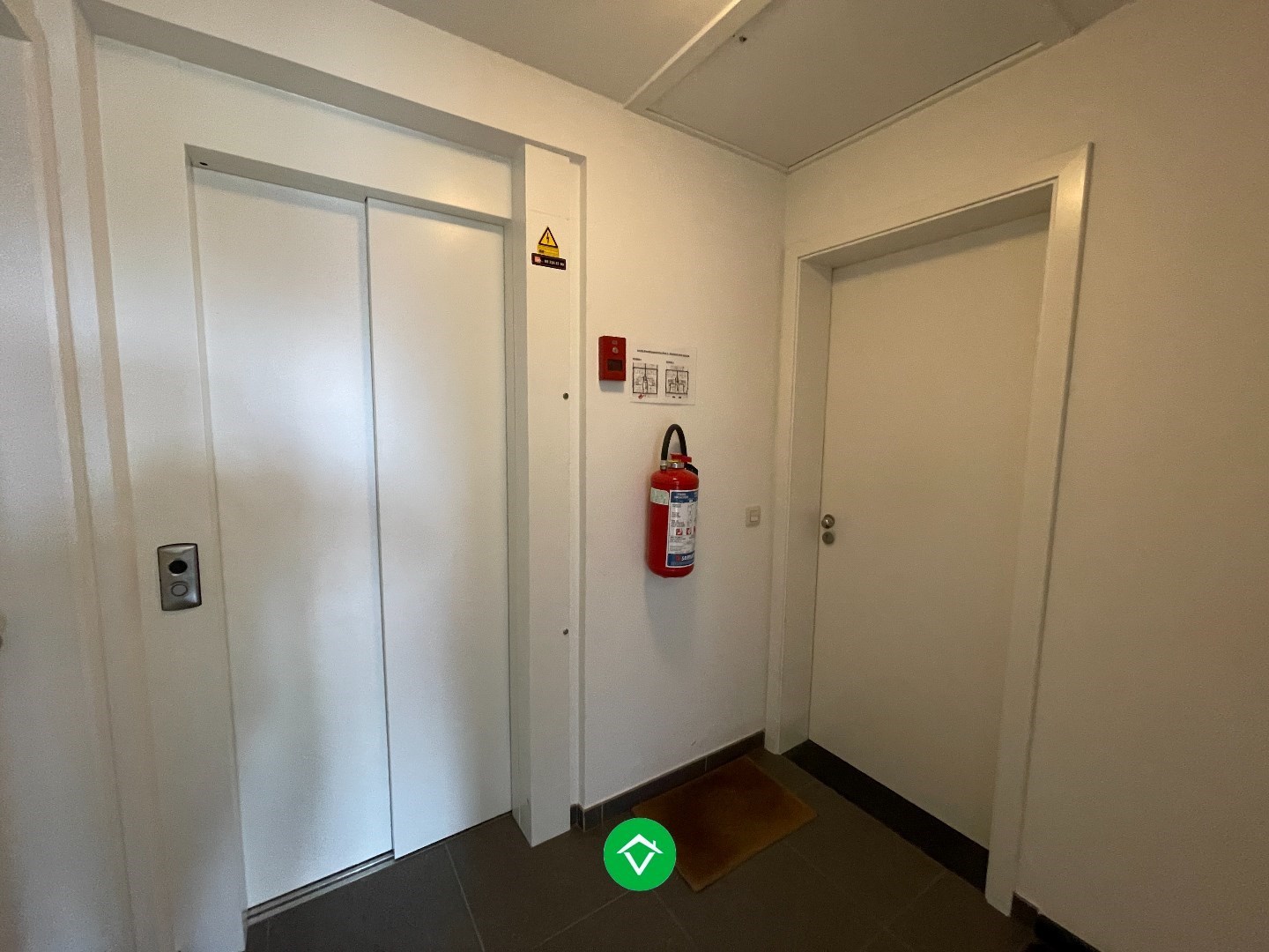 Rustig gelegen duplex appartement met 2 slaapkamers en autostaanplaats te Lichtervelde VRIJ 1/08/2026 - foto 2