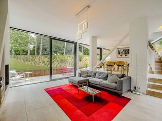 In het hart van Ukkel schittert dit uitzonderlijke huis, ontworpen door architectenbureau Vanden Eeckhoudt-Creyf, in een groene omgeving. Het...
