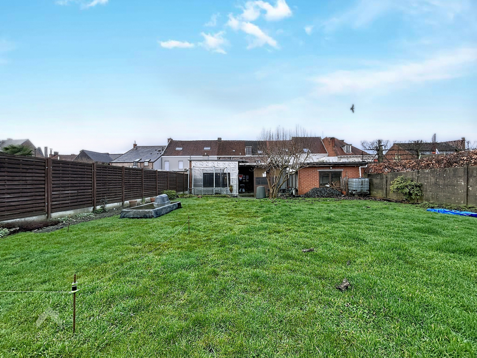 Ruime burgerwoning met polyvalent bijgebouw en grote tuin - foto 2