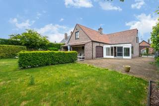 Deze verzorgde woning is rustig gelegen in een residentiële buurt, op een boogscheut van het centrum van Sint-Gillis-Waas én De Klinge. Dankzij...