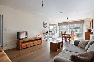 Instapklaar hoekappartement met terras en ondergrondse garagebox op centrale ligging te SchotenIn de rustige Gelmelenstraat te Schoten vinden we dit...