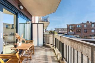 Dit verzorgd appartement is gelegen in de rustige Manebruggestraat te Borsbeek en biedt een aangename combinatie van licht, ruimte en comfort.Bij het...